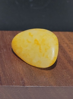 C011502新疆的猫美艳老熟5.6克满金黄皮水滴形和田玉暖黄白玉籽