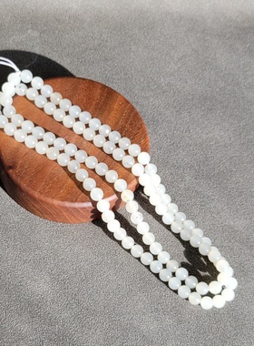 C011001 新疆的猫38.7克油呼呼有冰感的明亮点墨和田玉籽料项链