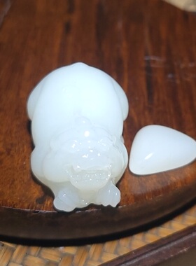 YQ032106新疆的猫43.2克黑皮和田玉老俄料羊脂白玉苏工招财貔貅