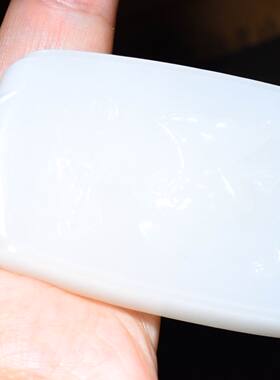 JJ032401新疆的猫61.2克细油糯俄料三高羊脂白玉生肖马平安牌