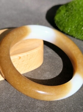 新疆的猫W121102 52.93克，聚靓黄糖+碾压级三高白的且末料手镯