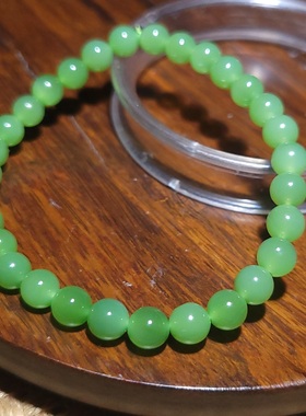 新疆的猫YQ121904 10.3克6mm油润细腻色调靓丽的苹果绿圆珠手链