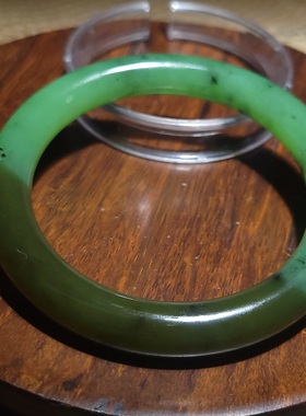 YQ122909 46.4克，内径57mm油润细腻俄料乌兰海碧玉圆条手镯