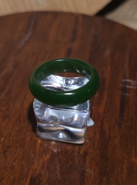 YQ031402 新疆的猫内径19mm3.3克色泽鲜嫩阳绿老料碧玉精美指环