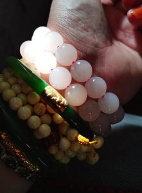 野牛沟老坑料和田玉藕粉起荧光的料转光藕粉圆珠手串