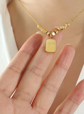 2511欧美ins风新款几何型方牌刻字吊坠项链方块拼接钛钢镀金饰品