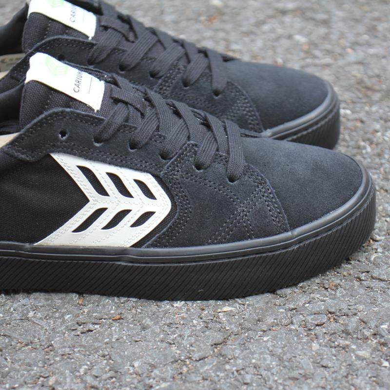 黑色Cariuma麂皮板鞋男女同款低帮系带滑板专业潮流运动Ollie尖翻,淘宝优惠券,粉丝福利购,淘宝优惠卷
