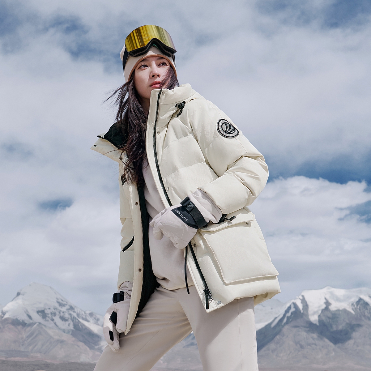 波司登冬季新品户外极寒修身百搭显瘦防风短款鹅绒女士加厚羽绒服