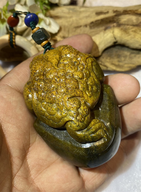 和田玉析木河磨玉金蟾手把件吊坠