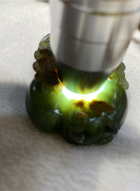 和田玉析木河磨玉貔貅手把件吊坠