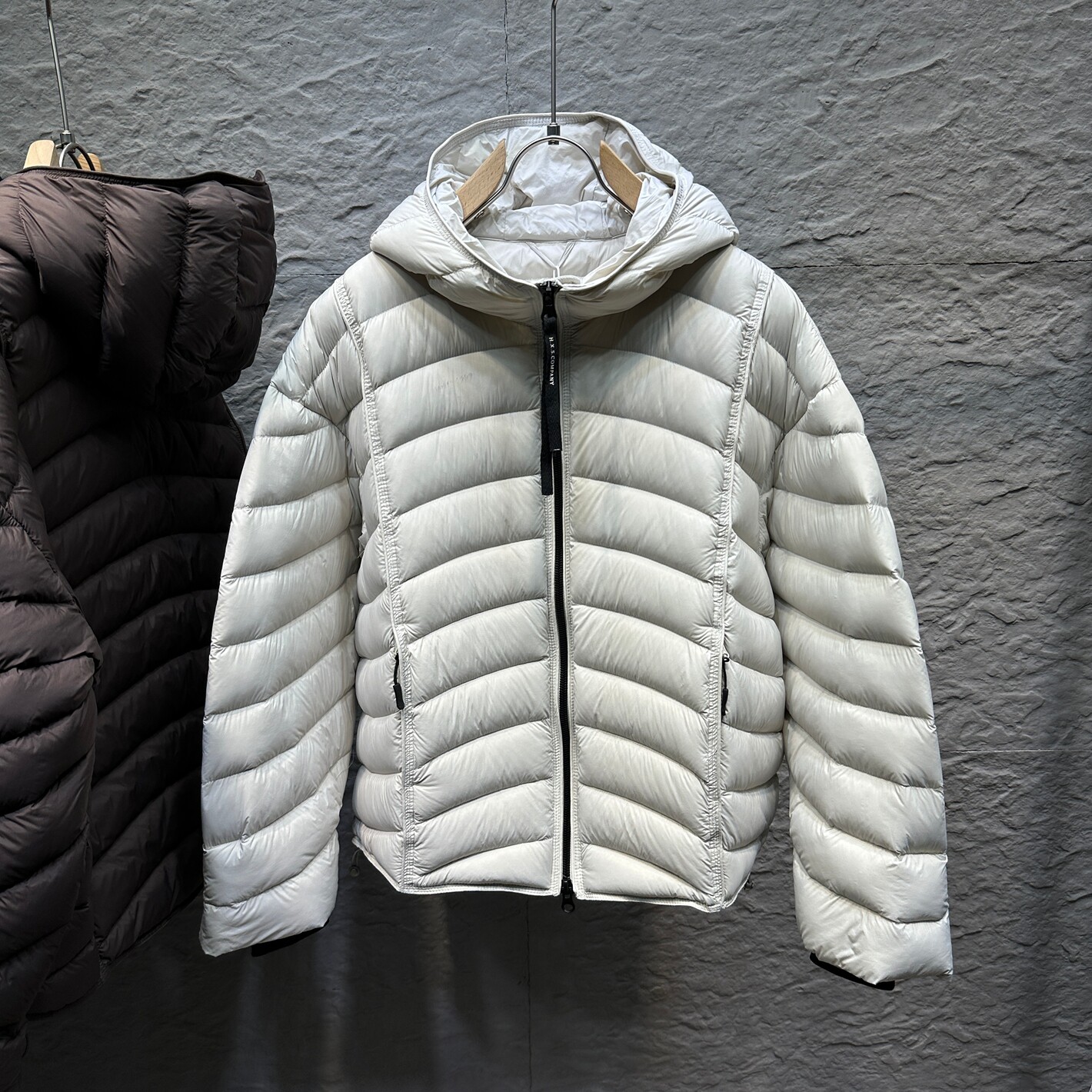 180克90%白鸭绒轻盈户外保暖龟背绗缝正品排骨连帽羽绒服外套男女