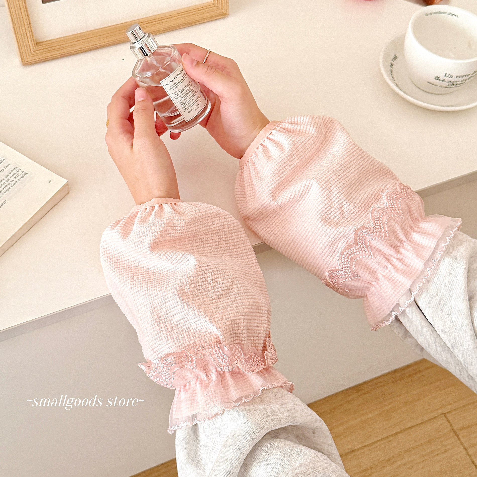 精致蕾丝花边袖套冬季防水防脏办公护袖女短款华夫格黑色百搭套袖,淘宝优惠券,粉丝福利购,淘宝优惠卷