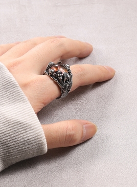 男士戒指恶魔之眼嘻哈风欧美帅气潮人个性钛钢街头朋克理发师摇滚