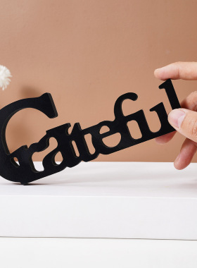 简约立体黑色雪弗板材质字母Grateful装饰节日庆典家居桌面装饰摆