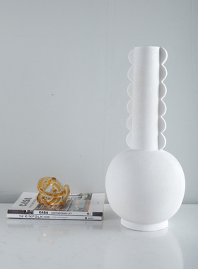 北欧创意白色树脂人脸花瓶摆件现代客厅样板房插花器家居软装饰品