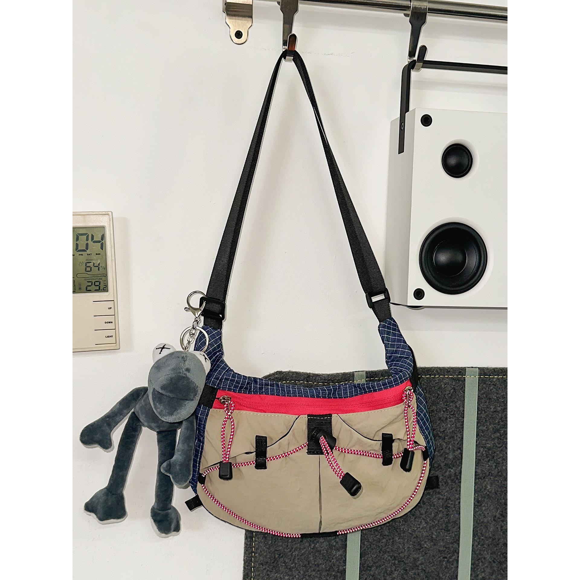 Outdoor workwear casual style small bag for men and women, lightweight waterproof sports cycling crossbody small bag dumpling bag trendy