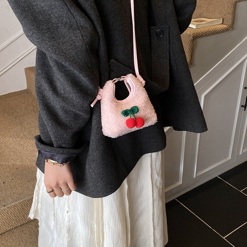 秋冬新款儿童可爱羊羔毛樱桃手拎包新年红色迷你零钱包女斜跨包小,淘宝优惠券,粉丝福利购,淘宝优惠卷