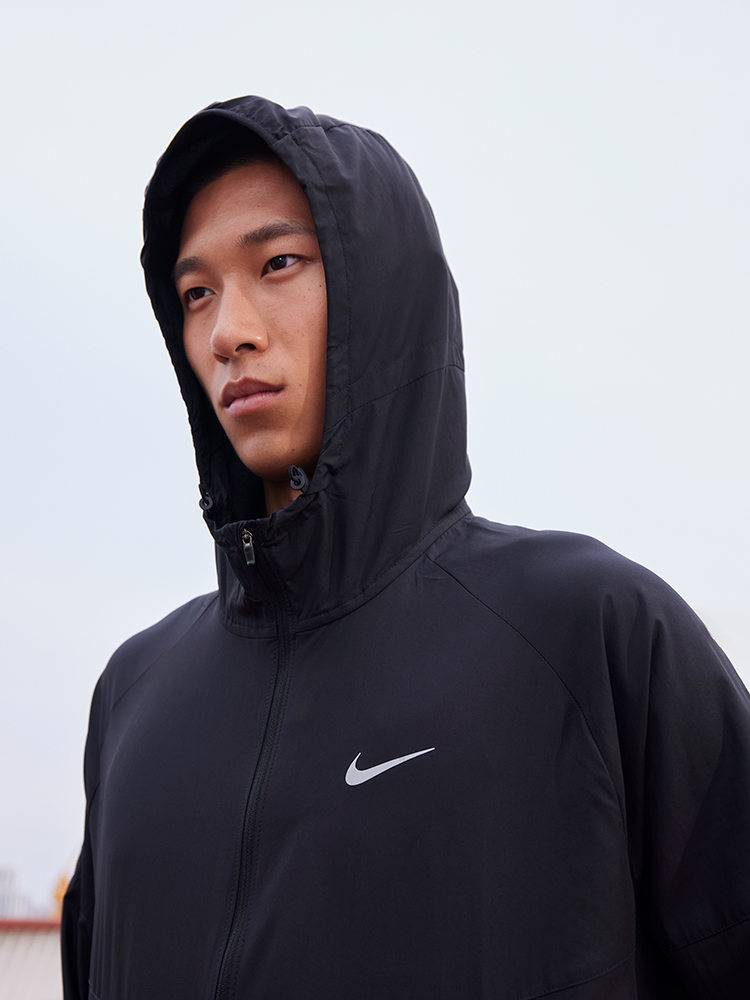 NIKE耐克梭织外套男春秋新款跑步运动服连帽防风夹克DD4747-010 - 图2