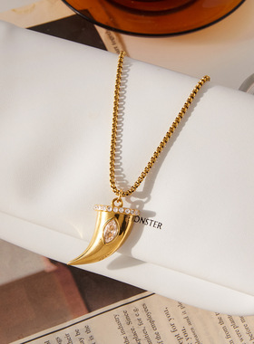 钛钢牛角锆石项链轻奢小众感吊坠锁骨链不锈钢跨境饰品女