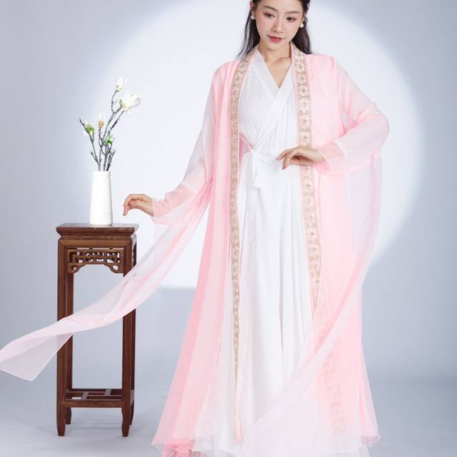 ໜຸ່ມ​ສາວ Hanfu, ຊຸດ​ເຕັ້ນ​ແບບ​ຈີນ​ແລະ​ຕາ​ເວັນ​ຕົກ