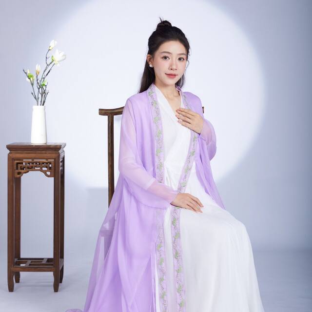 ໜຸ່ມ​ສາວ Hanfu, ຊຸດ​ເຕັ້ນ​ແບບ​ຈີນ​ແລະ​ຕາ​ເວັນ​ຕົກ
