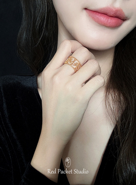 红口袋法式宫廷镂空雕花镶钻戒指