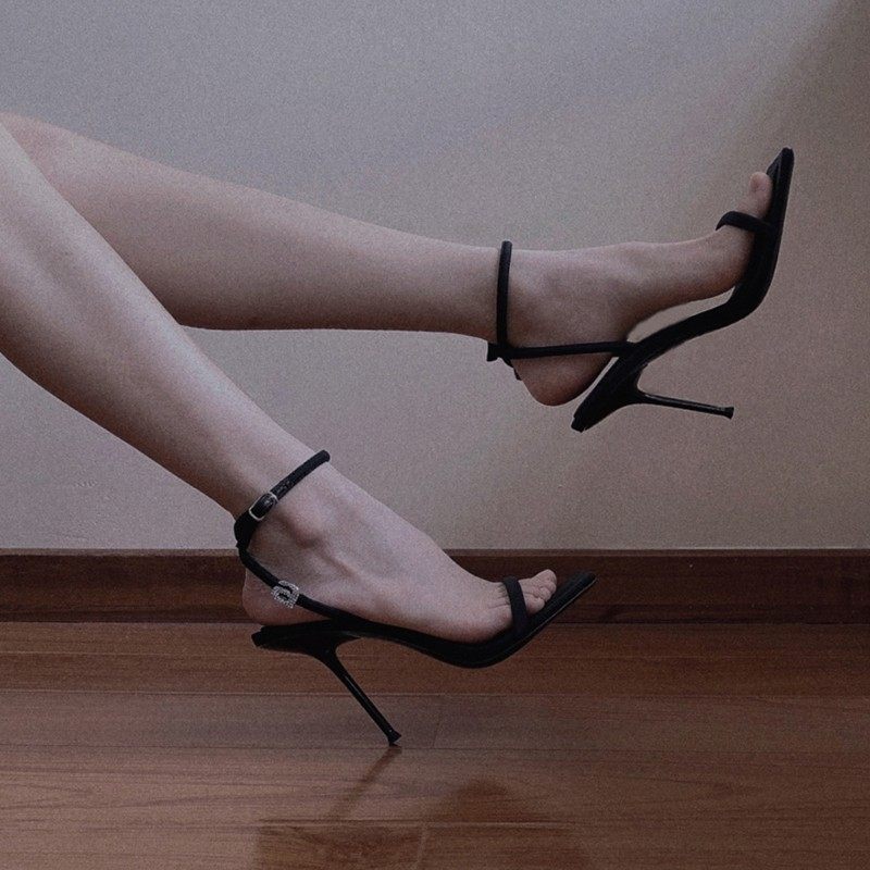 欧美风大AW王细跟凉鞋一字带后交叉水钻字母性感露趾方头高跟鞋女,淘宝优惠券,粉丝福利购,淘宝优惠卷