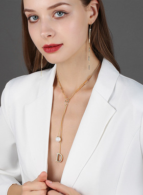 戴拉时尚个性字母D长款流苏项链