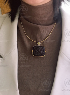 镂空雕花颤木碧玉香囊吊坠子挂件