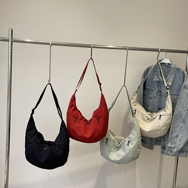 轻便小众休闲饺子包包女2025新款大容量通勤包瑜伽健身单肩斜挎包,淘宝优惠券,粉丝福利购,淘宝优惠卷