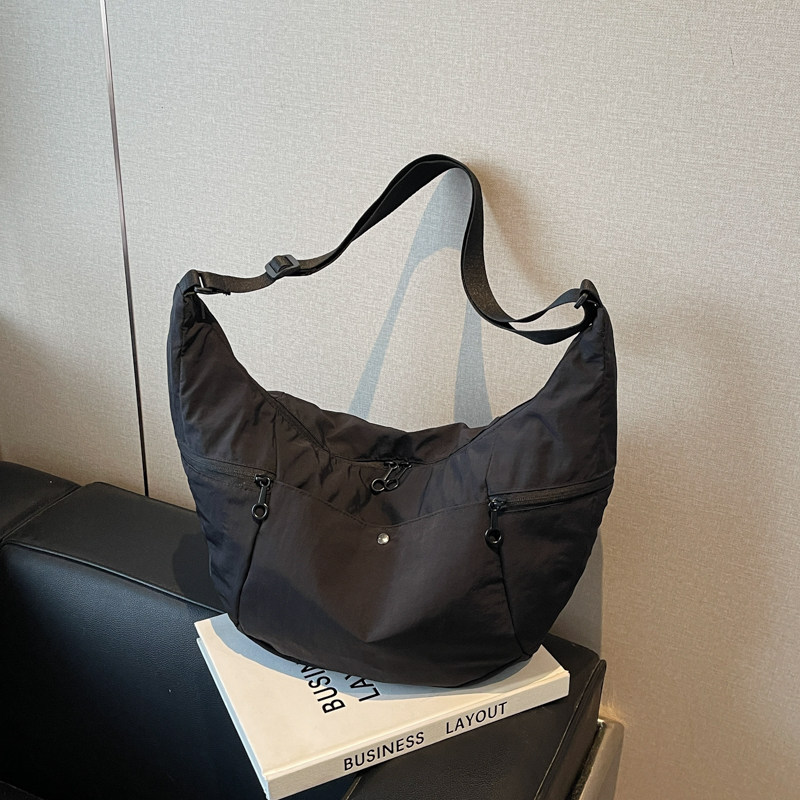 轻便小众休闲饺子包包女2025新款大容量通勤包瑜伽健身单肩斜挎包,淘宝优惠券,粉丝福利购,淘宝优惠卷