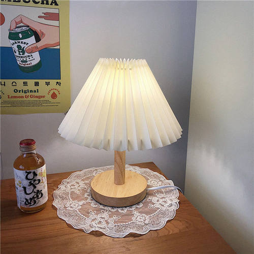 北欧百褶实木台灯ins网红家居装饰夜灯摆台拍照摄影道具背景摆件 - 图0