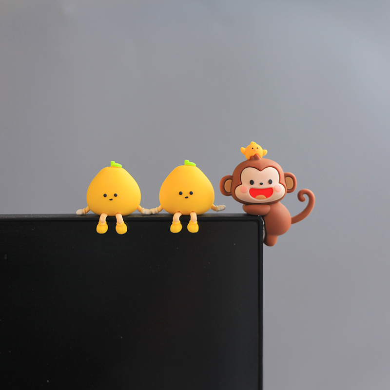 可爱小猴子工位桌面摆件电脑显示器电视机车载屏幕趴趴装饰品 - 图0