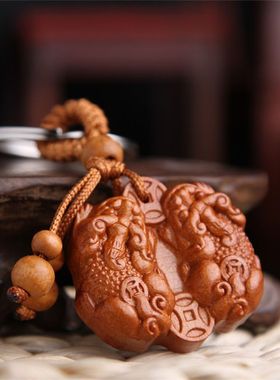 正宗桃木公母貔貅钥匙扣挂件男女招财保平安护身汽车随身挂饰