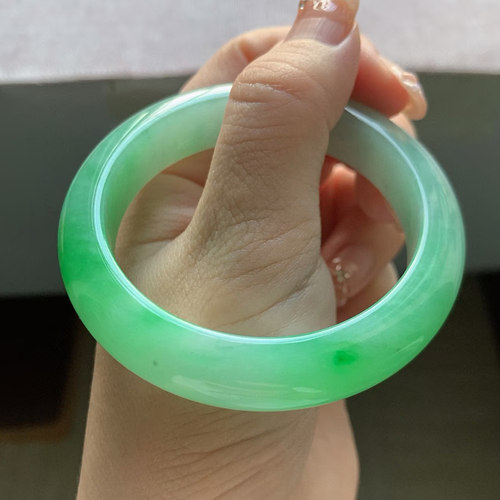 曼德勒妍妍翡翠海外购白底青阳绿正圈女款翡翠手镯缅甸天然翡翠 - 图1