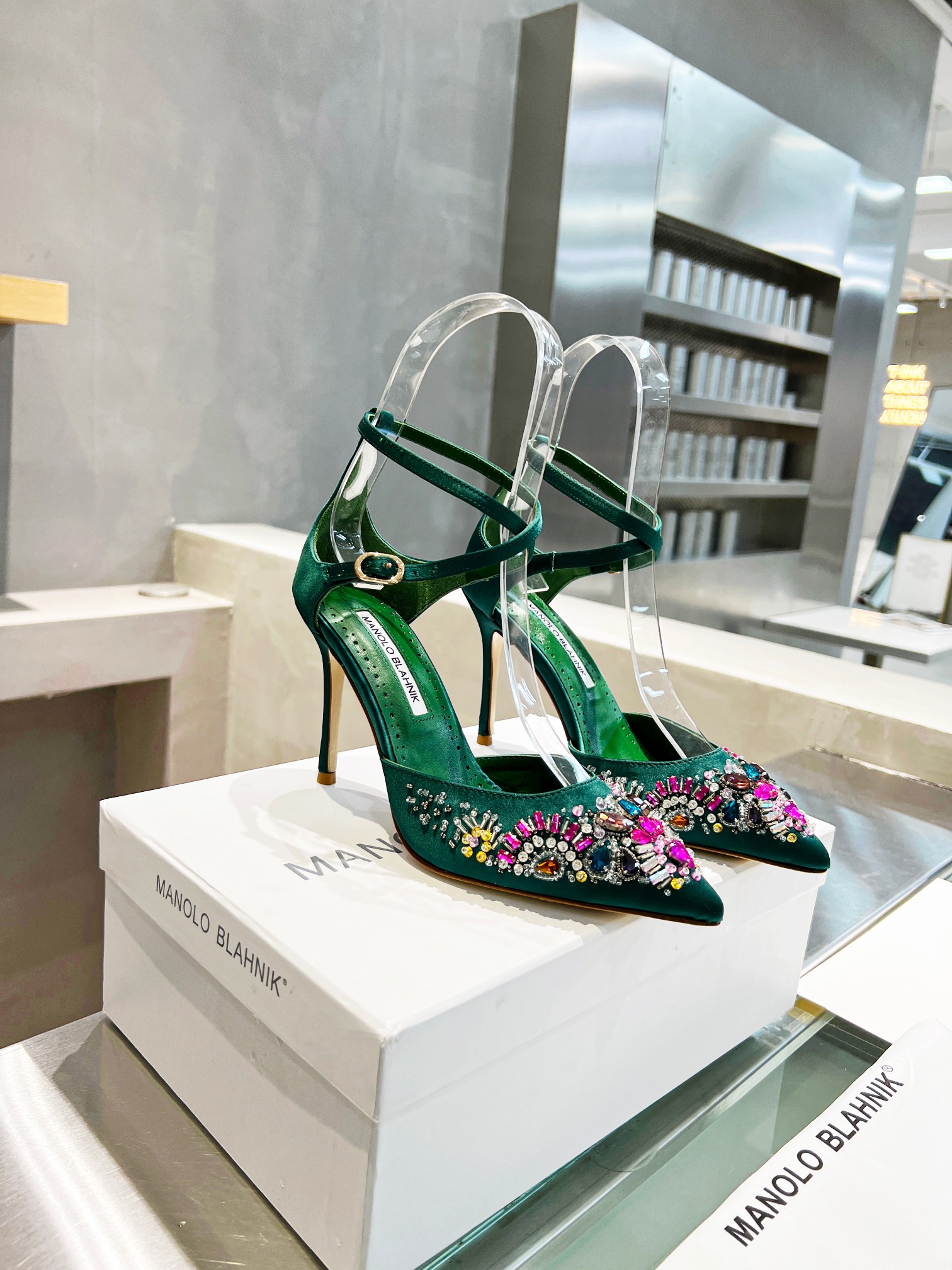 代购Manolo Blahnik/MB女鞋 包根后绊带镶钻镂空高跟平底尖头凉鞋