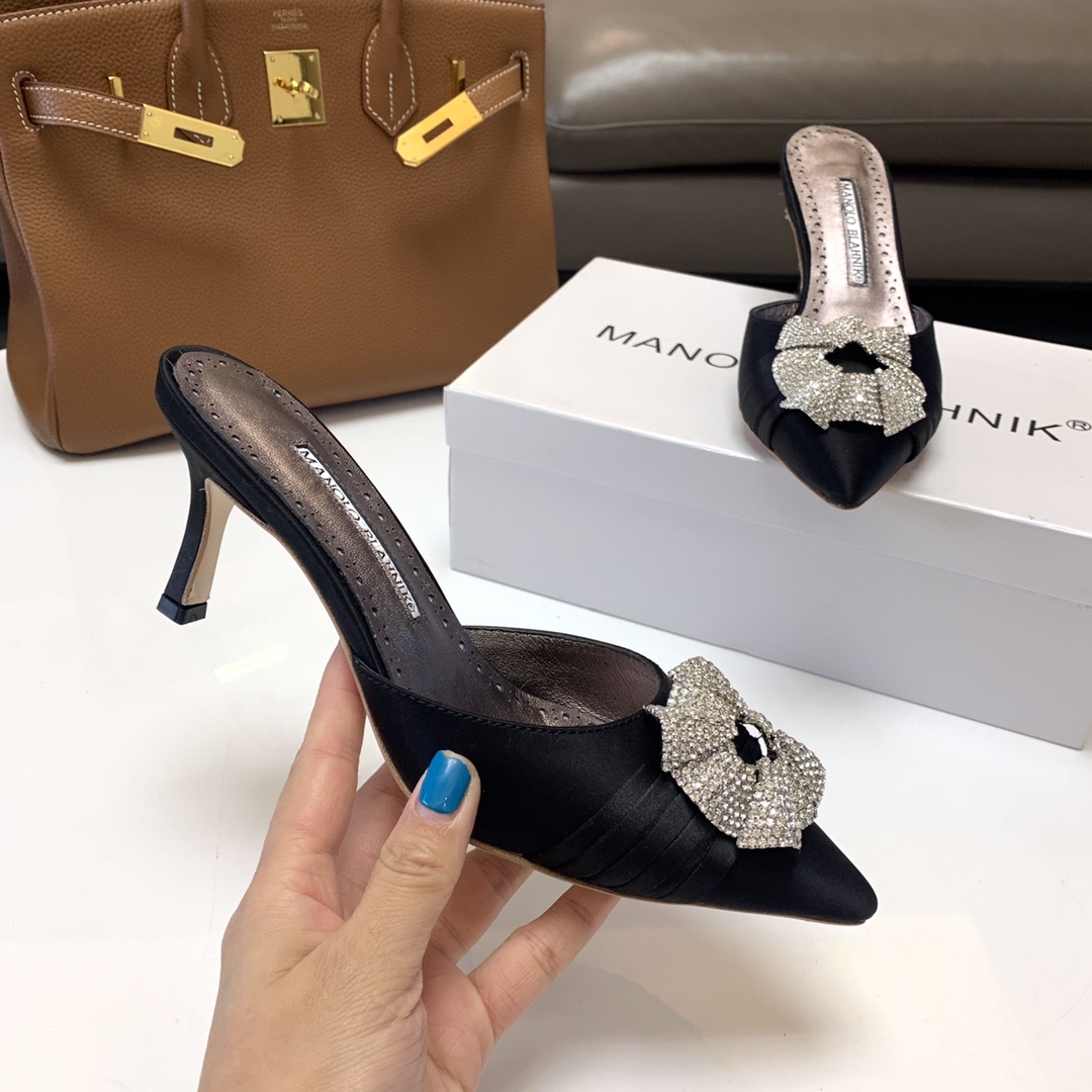 代购Manolo Blahnik/MB女鞋 百搭真丝一脚蹬包头尖头半拖高跟凉鞋