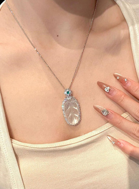 新中式镶钻高冰透叶子项链女轻奢小众设计感吊坠精致百搭锁骨链