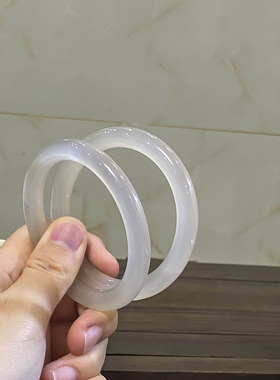 马达加斯加｜天然马料高冰种玛瑙玉髓手镯浅香槟色女款透冷白月光