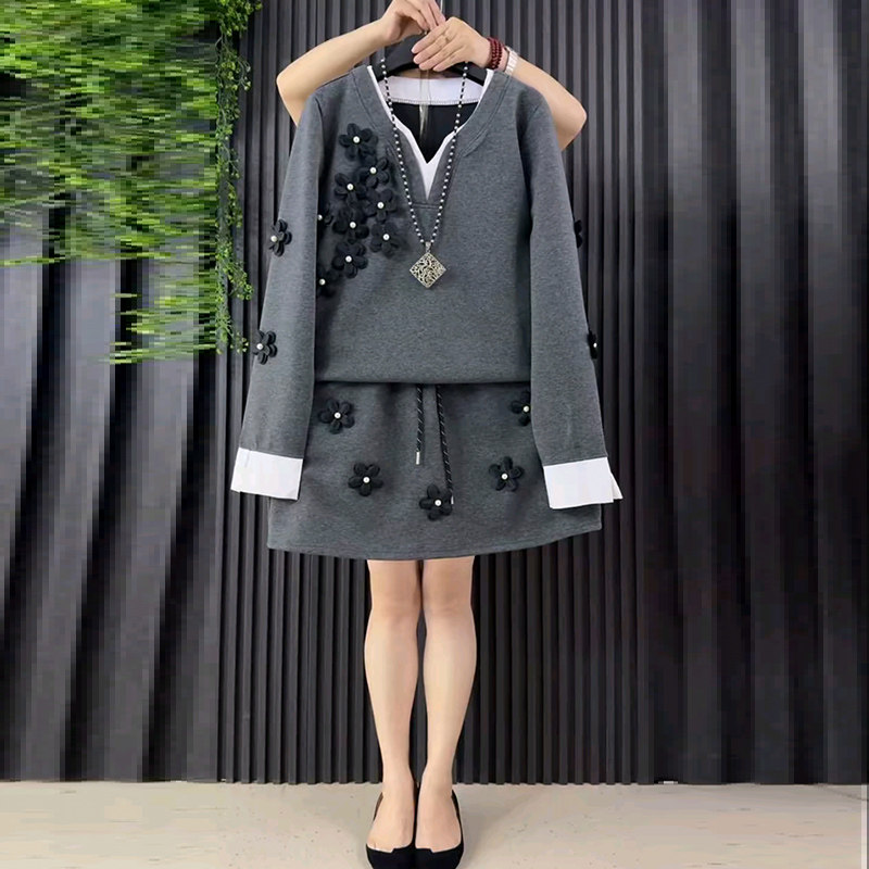 2026春季新款立体花朵上衣胖mm显瘦半身裙两件套大码女装V领卫衣,淘宝优惠券,粉丝福利购,淘宝优惠卷