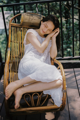 梦茴1997  画册款写真仙气私房裙夏季白色绣花纯棉无袖开衫连衣裙 - 图2