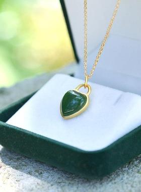 仿和田玉爱心形碧玉吊坠镀金玉石时尚大牌镀金色项链送老婆礼物
