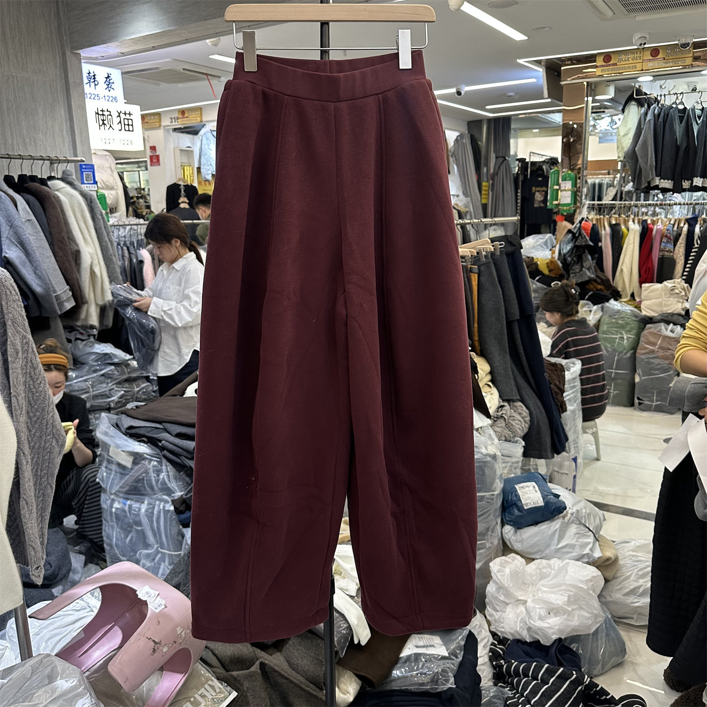 欧货冬季ESU新款加厚加绒松紧腰宽松无廓形弯刀阔腿气球裤卫裤女,淘宝优惠券,粉丝福利购,淘宝优惠卷