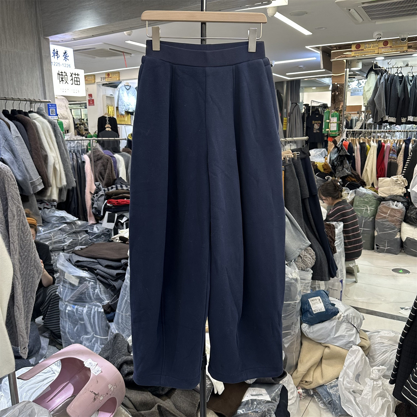 欧货冬季ESU新款加厚加绒松紧腰宽松无廓形弯刀阔腿气球裤卫裤女,淘宝优惠券,粉丝福利购,淘宝优惠卷