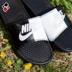 NIKE Benassi âm dương Yuanyang Oufen nam và nữ dép mát 343881-104 343880-090-100 - Dép thể thao