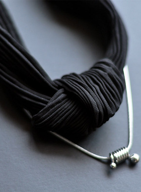 三宅压褶雪纺遮疤项链