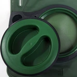 На открытом воздухе бутылка с водой спорт езда на открытом воздухе