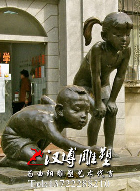 玻璃钢小孩踢足球大型园林景观