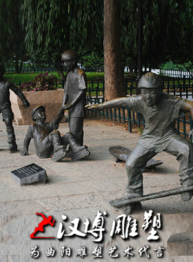 玻璃钢公园小孩玩滑板主题雕塑