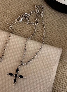 BKP曼谷公园「玛瑙心」韩国小众暗黑复古黑色爱心十字架项链y2k女